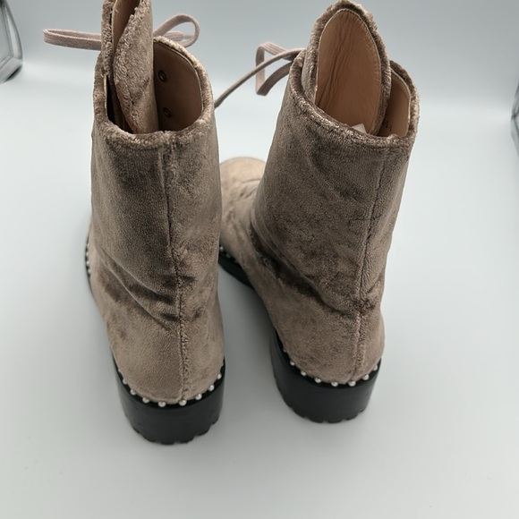 Stuart Weitzman Taupe Velvet Allie Pearl Combat Bootie in Desert Rose Sz9 - Picture 8 of 12